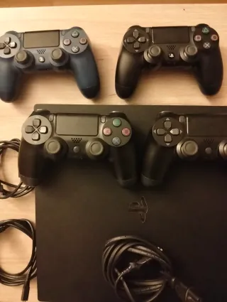 Consola PS4 + Juegos Resident Evil 3