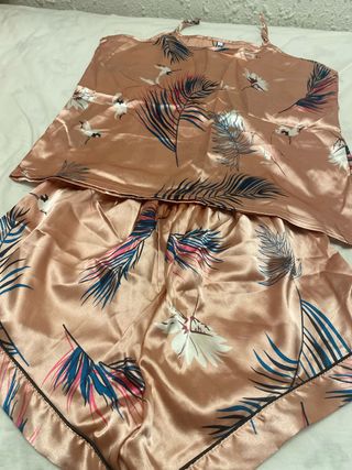 Pijama satén estampado flores y aves Talla M