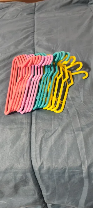 Lote 14 Perchas Infantiles Plástico