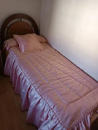 Cama de madera estilo moderno