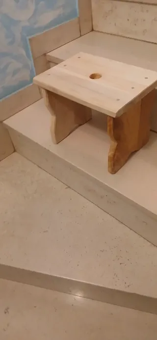 Sgabello in legno