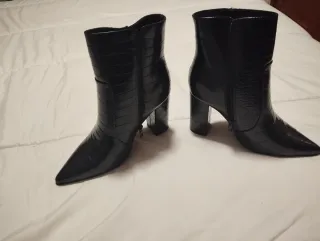 Botines negros efecto cocodrilo