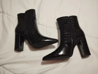 Botines negros efecto cocodrilo