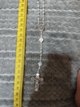 Rosario antiguo con caja