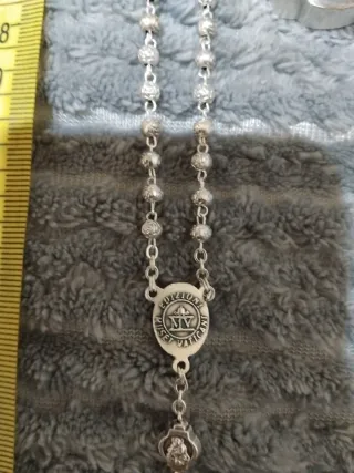 Rosario antiguo con caja