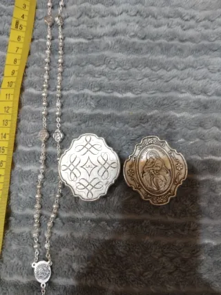 Rosario antiguo con caja