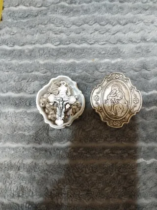 Rosario antiguo con caja