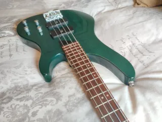 Bajo Washburn Bantam XB400