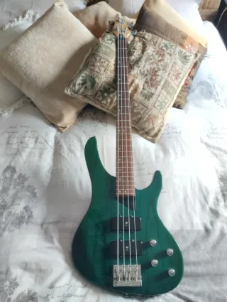 Bajo Washburn Bantam XB400