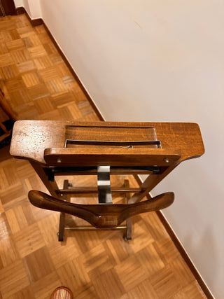 Perchero de madera estilo clásico