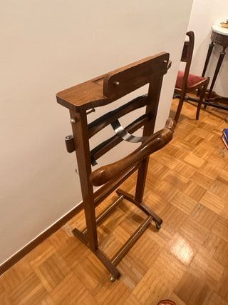 Perchero de madera estilo clásico