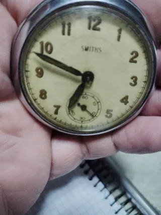 Reloj smiths de caballero funcionando es grande