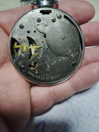 Reloj smiths de caballero funcionando es grande