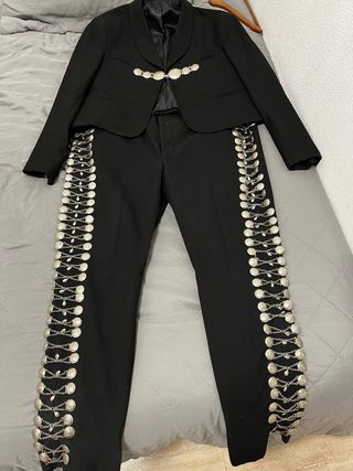 Traje Mariachi Negro con Botonadura Plateada
