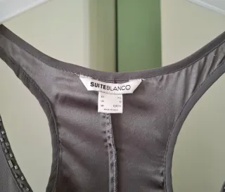 Vestido gris con pedrería Suiteblanco