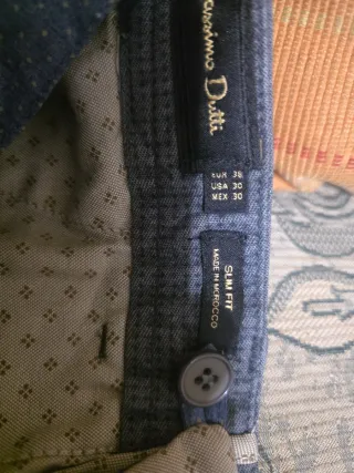 Pantalón Massimo Dutti gris.