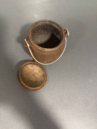 Caldero de bruja decorativo