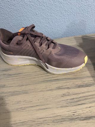 Zapatillas Nike Mujer Morado y Amarillo