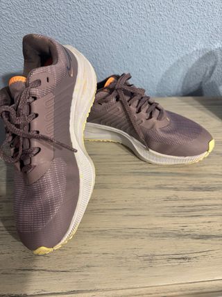 Zapatillas Nike Mujer Morado y Amarillo