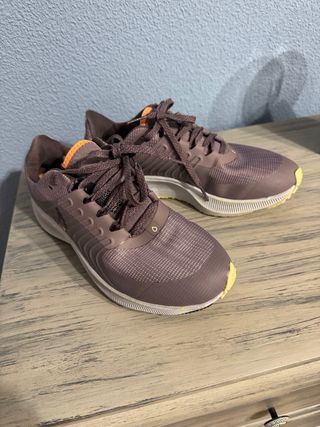 Zapatillas Nike Mujer Morado y Amarillo