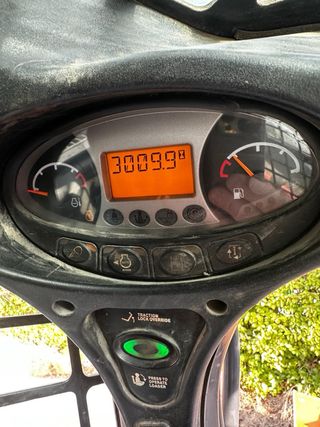 Minicargadora Bobcat S590 2016