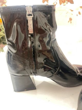 Botines charol negros