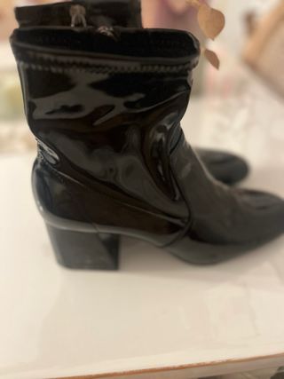 Botines charol negros