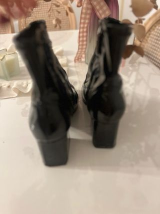 Botines charol negros