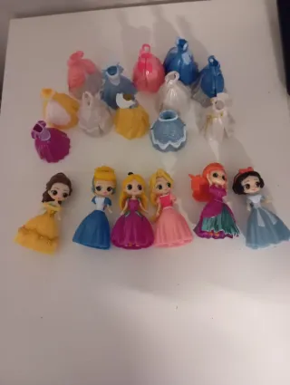 Princesas Disney con vestidos intercambiables