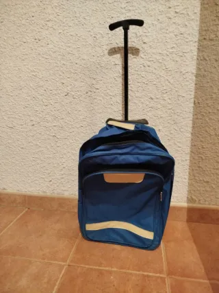 Neceser, maletín y mochila a juego