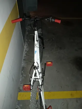 B'TWIN Rockrider 300 sin sillin