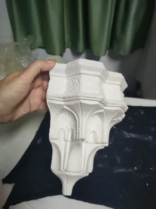 Lámpara de yeso antigua sin usar. Medidas altura25