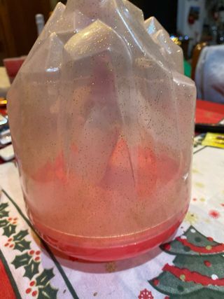 Hada voladora con alas brillantes