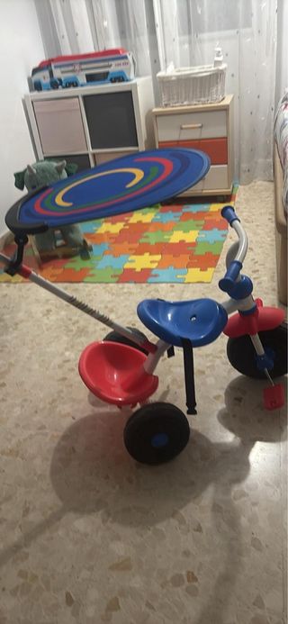 Triciclo infantil rojo y azul