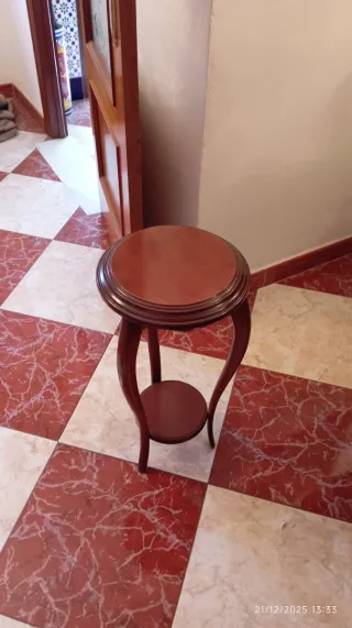 Mesita auxiliar de madera