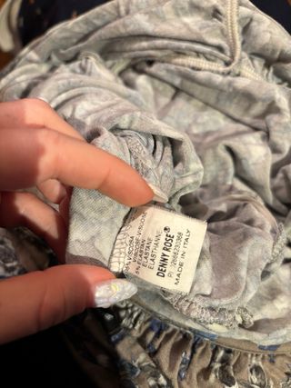 Vestido asimétrico gris floral manga larga