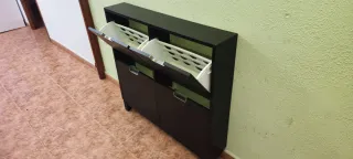 Zapatero negro madera