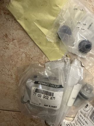 Tornillo fijación Renault 77 03 002 671