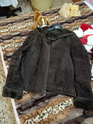 Cazadora marrón con forro de pelo