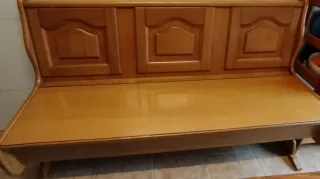 Banco de madera maciza con almacenaje.