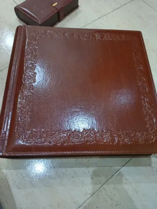 Álbum de fotos de cuero marrón