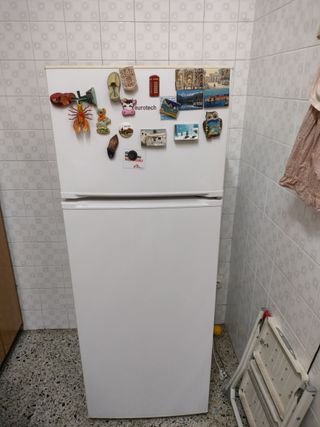 Nevera blanca con congelador