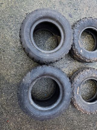 Ruedas traseras de quad gastadas