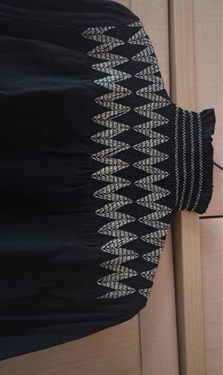 Blusa mujer cuello alto bordado