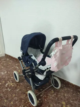 Carro de muñecas azul y rosa