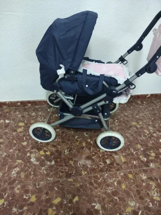Carro de muñecas azul y rosa