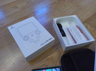 ANBERNIC RG406V + Tarjeta 256GB + Accesorios