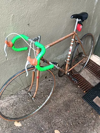 Bicicleta carretera vintage marrón