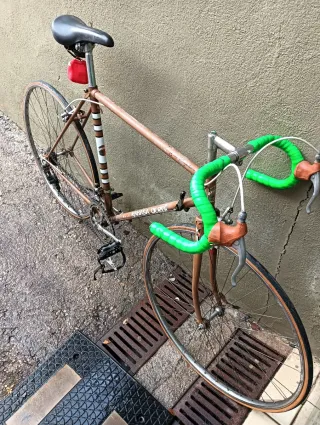 Bicicleta carretera vintage marrón