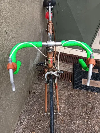 Bicicleta carretera vintage marrón